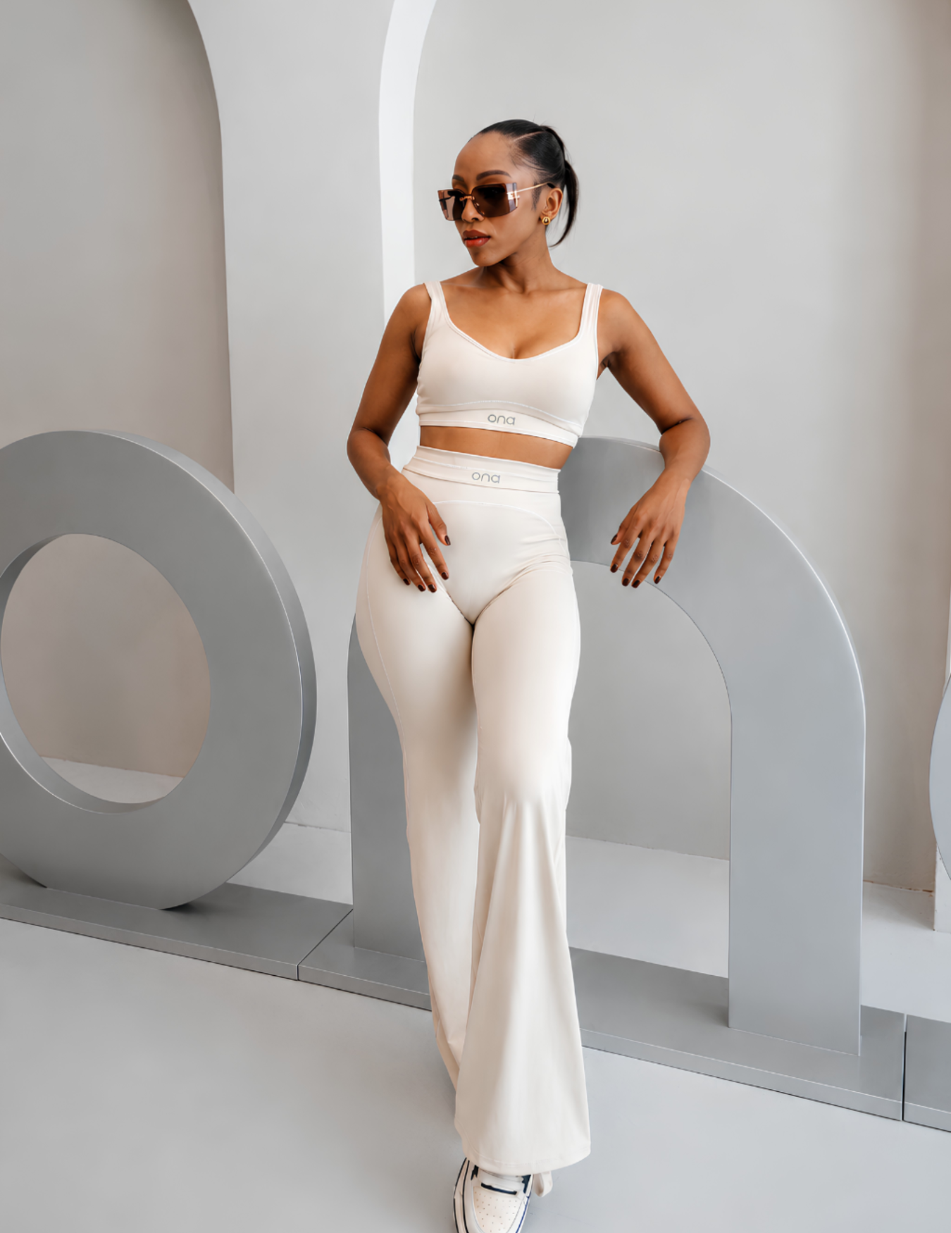 Signature Contour Flare Leggings